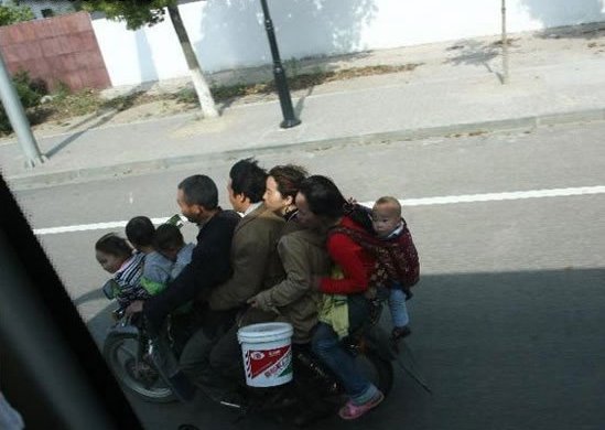 Famila en moto
