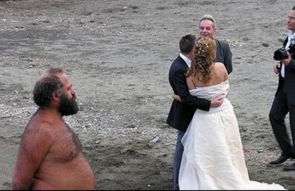 Nudista en la boda